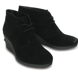 Crocs Women's Leigh Suede Wedge Shootie